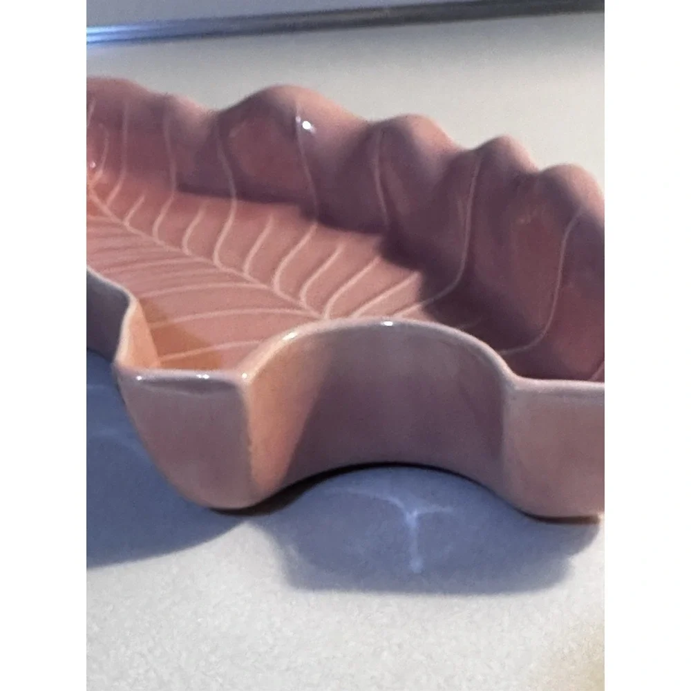 Vtg USA Pottery Pink Ceramic Leaf Shaped Decorative Midcentury Modern Dish
